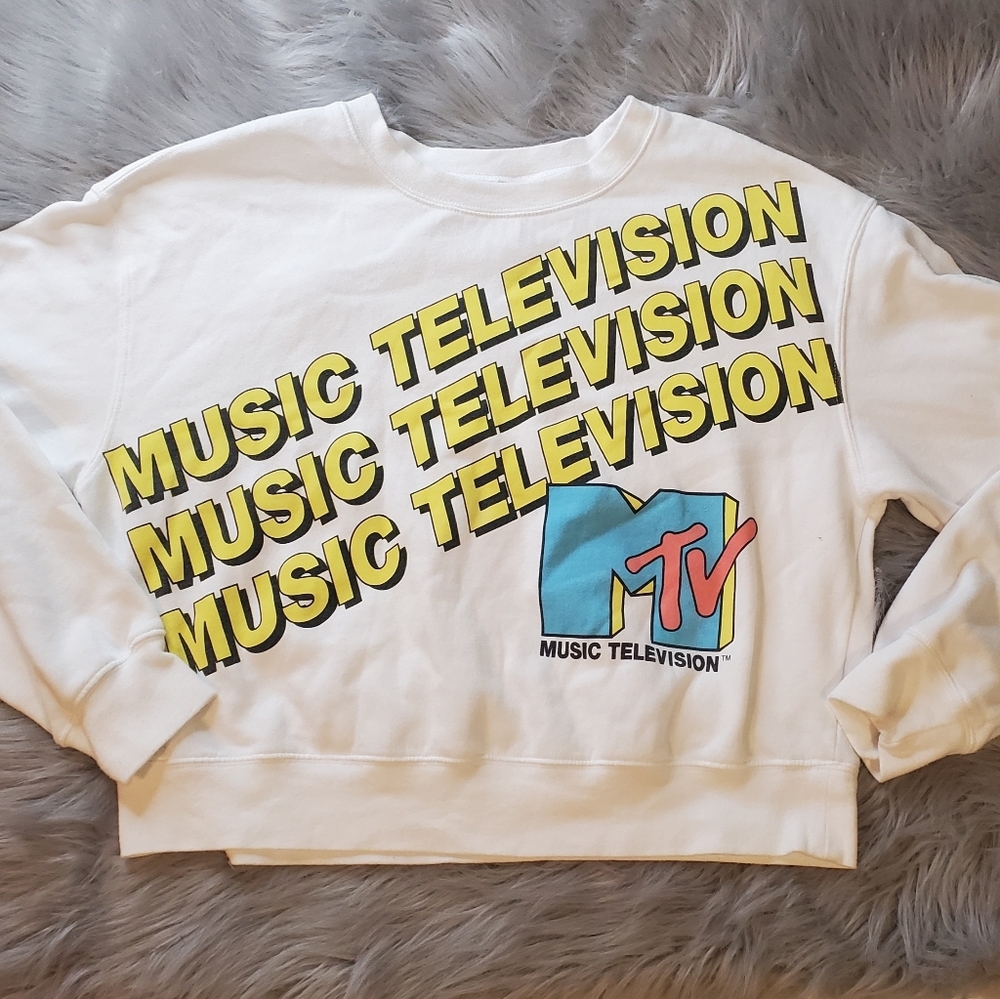 Crop‎ sweatshirt